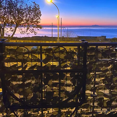 アパート Odemar ポッツオーリ